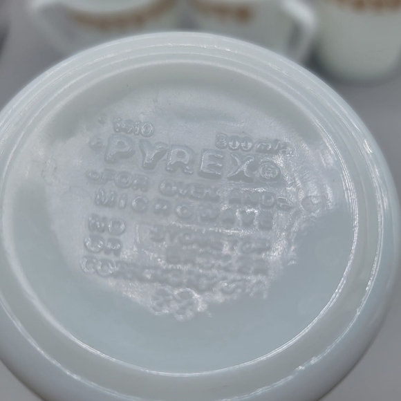 Vintage Pyrex Butterfly Gold Set of 2 D Handle Mugs | Corningware | Milk Glass - Picture 5 of 6